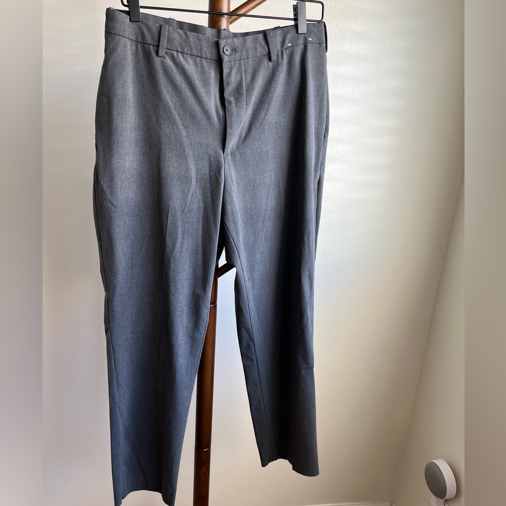 Uniqlo ankle cut slack In light grey
